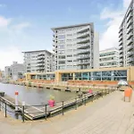 Апартаменти Dock Apt&free Secure Parking! *