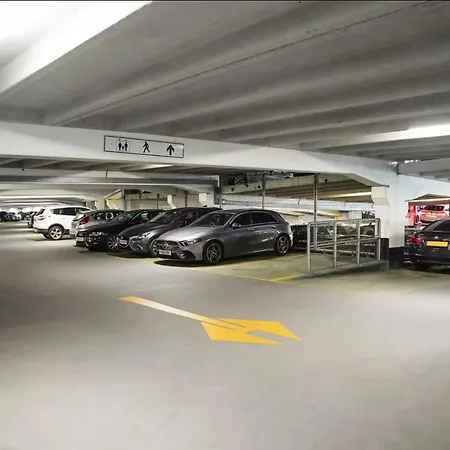 Dock Apt&free Secure Parking!