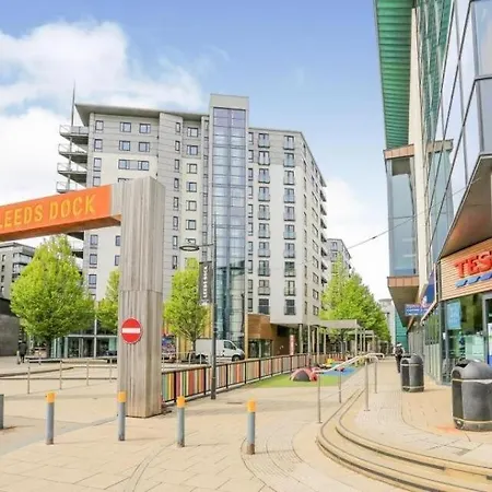 Dock Apt&free Secure Parking! Leeds (West Yorkshire)