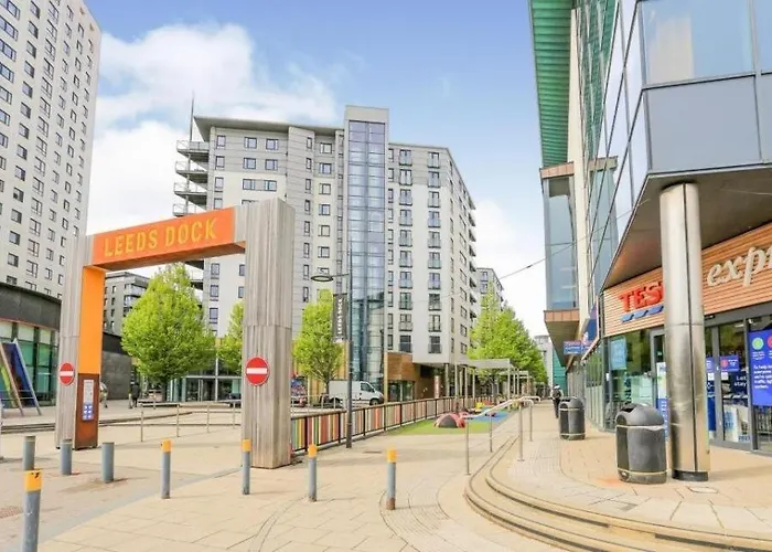 Dock Apt&free Secure Parking! Leeds (West Yorkshire)